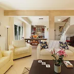 Ef Zin Villa